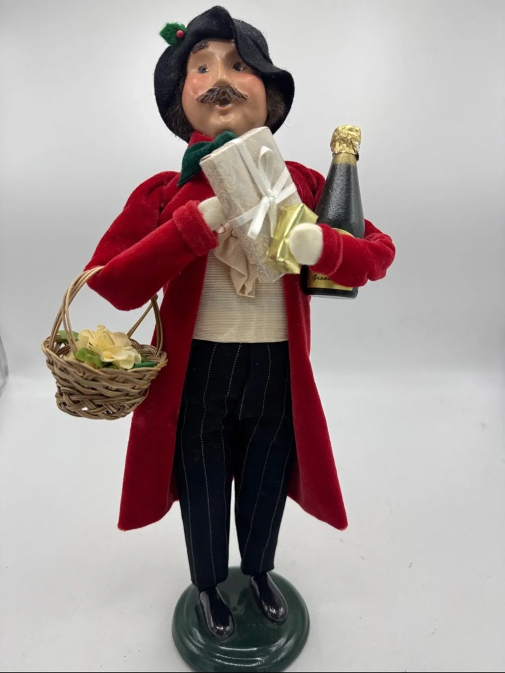 Byers choice Victorian Caroler Victorian Shopper
